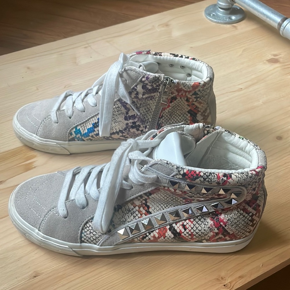 Steve Madden Tracey Sneaker in Rainbow Snake Print | Great Condition | Size 8